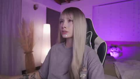 Snapshot of sweett_catt1 chatting on March 7, 6:46 am Cat independent model online show from March 7, 6:46 am