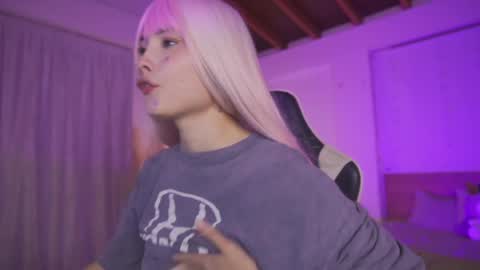 Snapshot of sweett_catt1 chatting on March 12, 6:18 am Cat independent model online show from March 12, 6:18 am