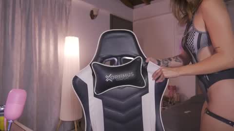 Snapshot of sweett_catt1 chatting on September 25, 2:26 am Cat independent model online show from September 25, 2:26 am