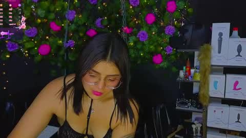 Snapshot of sweett_mollyy chatting on May 7, 11:54 pm Molly - INDEPENDENT MODEL online show from May 7, 11:54 pm