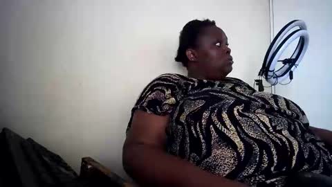 Snapshot of sweetthick_2 chatting on April 8, 8:25 am PEACHES online show from April 8, 8:25 am