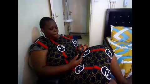 Snapshot of sweetthick_2 chatting on May 1, 10:53 am PEACHES online show from May 1, 10:53 am