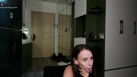 Snapshot of sweettooth20 chatting on June 2, 2:41 pm Leila and Alex online show from June 2, 2:41 pm