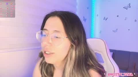 Veronica Independent Model online show from May 13, 4:15 pm