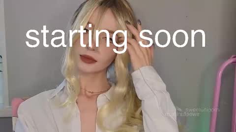 Snapshot of sweetuniporn chatting on October 5, 6:01 am Elis a little vacation Ill be here Saturday my schedules in bio online show from October 5, 6:01 am