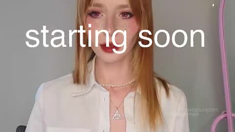 Snapshot of sweetuniporn chatting on October 13, 7:08 am Elis a little vacation Ill be here Saturday my schedules in bio online show from October 13, 7:08 am