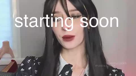 Elis  a little vacation Ill be here Saturday my schedules in bio online show from November 8, 7:52 am