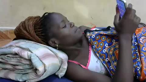 Snapshot of sweetvallerie chatting on February 9, 9:39 pm sweetvallerie online show from February 9, 9:39 pm