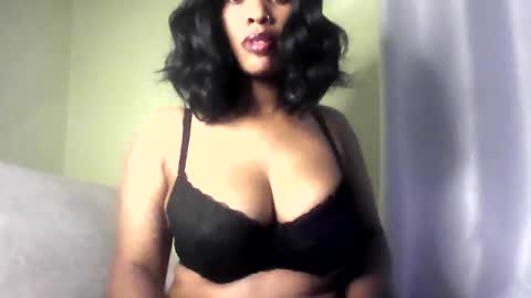 Snapshot of sweetveee chatting on July 5, 9:33 pm Vee online show from July 5, 9:33 pm