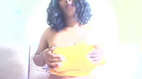 Snapshot of sweetveee chatting on July 10, 8:29 am Vee online show from July 10, 8:29 am