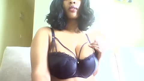 Snapshot of sweetveee chatting on July 21, 7:22 am Vee online show from July 21, 7:22 am