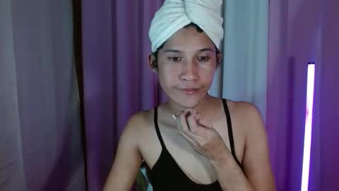 Snapshot of sweetvictoria2000 chatting on November 8, 11:10 am sweetvictoria2000 online show from November 8, 11:10 am