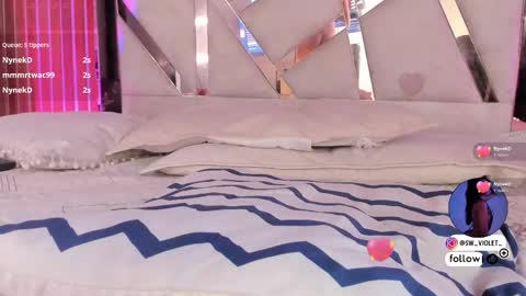 sweetviolet___ online show from May 11, 4:04 pm