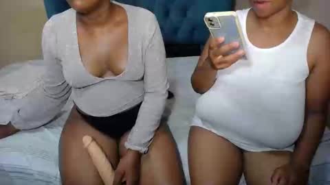 Snapshot of sweetwetebony2 chatting on February 6, 6:02 pm sweetwetebony2 online show from February 6, 6:02 pm