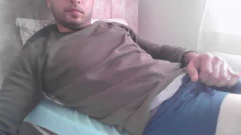 Snapshot of sweety_boy21 chatting on December 26, 11:32 am sweety_boy21 online show from December 26, 11:32 am