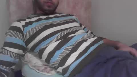 Snapshot of sweety_boy21 chatting on January 2, 3:29 pm sweety_boy21 online show from January 2, 3:29 pm