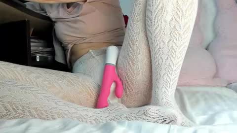 Mia online show from February 2, 1:45 am