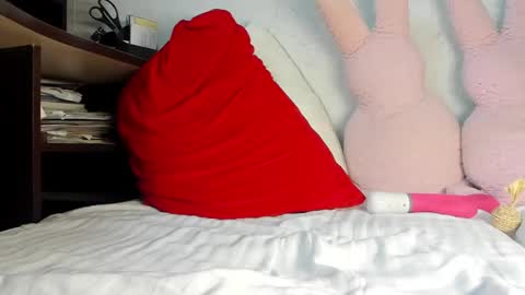 Mia online show from February 4, 8:59 pm