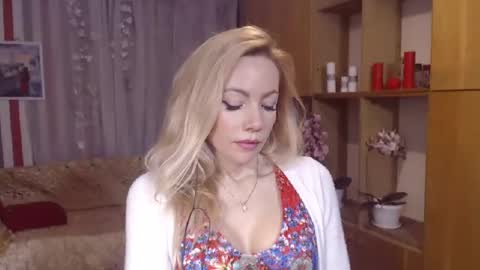 Snapshot of sweety_friend chatting on December 3, 7:44 pm Sweety friend online show from December 3, 7:44 pm