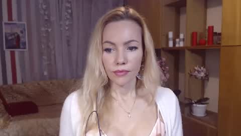 Snapshot of sweety_friend chatting on December 11, 9:12 pm Sweety friend online show from December 11, 9:12 pm