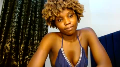 Snapshot of sweety_spixxy chatting on June 29, 12:27 pm Dolly online show from June 29, 12:27 pm