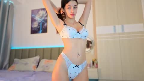 Snapshot of sweety_vikky chatting on June 28, 12:49 am Vikky online show from June 28, 12:49 am
