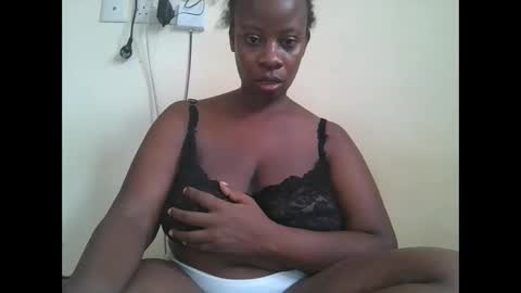 sweetyass25 online show from September 28, 12:21 pm