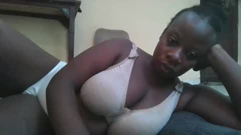 sweetyass25 online show from May 12, 5:48 am