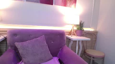 LAURA online show from May 8, 11:59 am