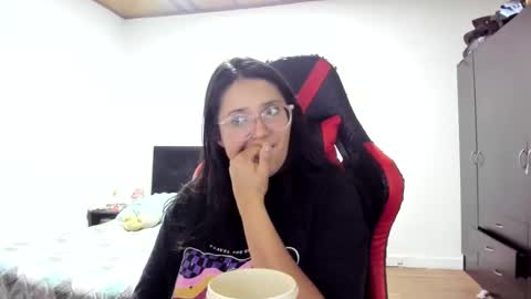 Snapshot of sweetyypeach chatting on December 3, 3:41 am sweetyypeach online show from December 3, 3:41 am