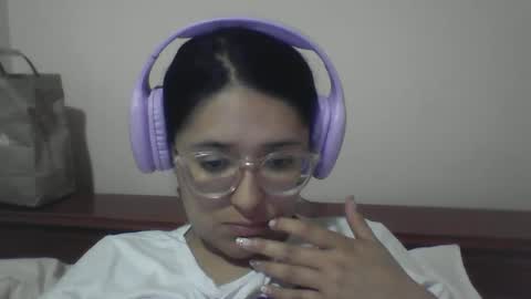 Snapshot of sweetyypeach chatting on December 5, 4:53 am sweetyypeach online show from December 5, 4:53 am