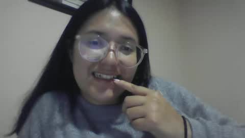 Snapshot of sweetyypeach chatting on December 9, 3:50 am sweetyypeach online show from December 9, 3:50 am