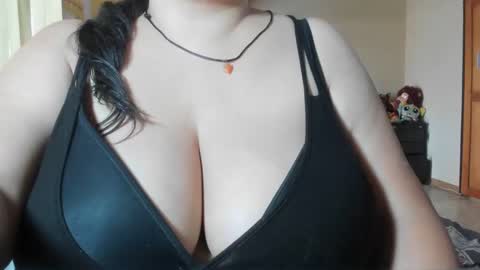 Snapshot of sweewoman_ chatting on December 28, 8:58 pm Miranda online show from December 28, 8:58 pm