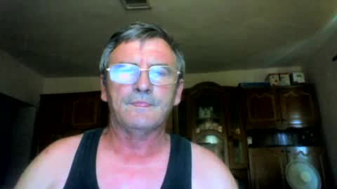 Snapshot of swergiu333 chatting on June 30, 8:15 am Raymond online show from June 30, 8:15 am