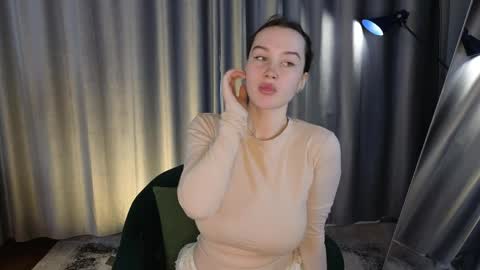 Snapshot of swett_b00bss chatting on April 2, 4:21 am Anna online show from April 2, 4:21 am