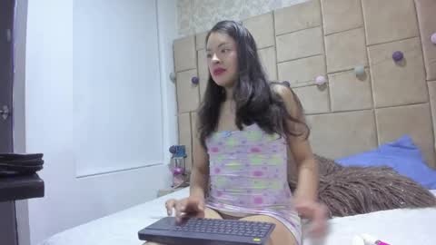 Snapshot of swetty_violet chatting on November 30, 9:08 pm Violeta online show from November 30, 9:08 pm