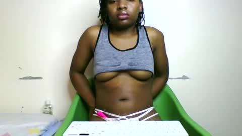 Snapshot of swit_candy chatting on June 8, 1:33 pm Candy online show from June 8, 1:33 pm