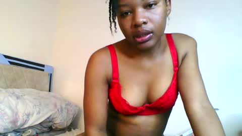 Snapshot of swit_candy chatting on June 19, 6:34 pm Candy online show from June 19, 6:34 pm