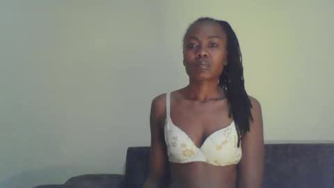 Snapshot of swtebony1 chatting on February 6, 10:32 pm ALICIA online show from February 6, 10:32 pm