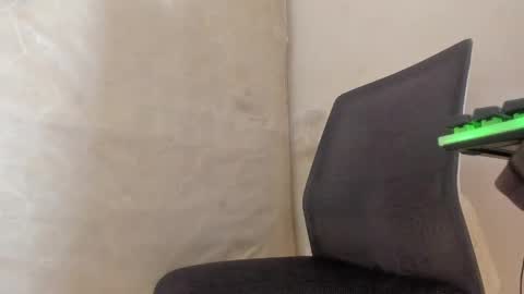Snapshot of syd_achmed chatting on April 23, 10:12 pm Greg online show from April 23, 10:12 pm
