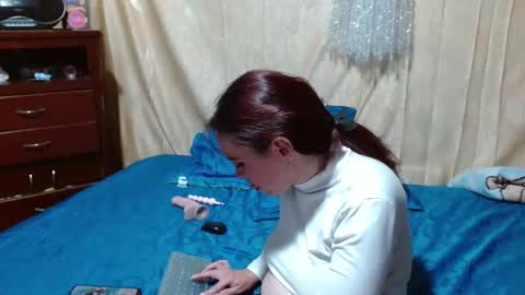 Snapshot of sydney_kane_ chatting on December 17, 8:23 am sydney_kane_ online show from December 17, 8:23 am