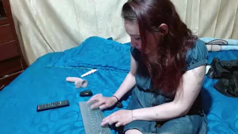Snapshot of sydney_kane_ chatting on December 19, 11:18 am sydney_kane_ online show from December 19, 11:18 am