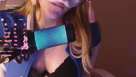 Snapshot of sydney_max chatting on September 25, 3:32 am Milena online show from September 25, 3:32 am