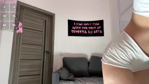 Mona online show from March 18, 5:05 pm