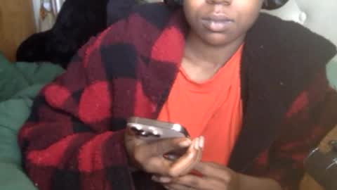 Snapshot of syiatonite chatting on January 13, 1:27 pm syiatonite online show from January 13, 1:27 pm