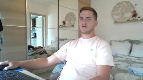 syl092 online show from September 22, 12:29 pm