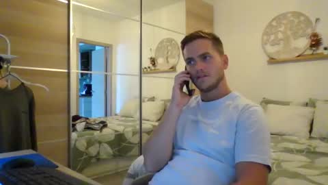 syl092 online show from September 25, 4:00 pm