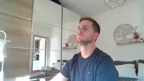 syl092 online show from September 30, 3:39 pm