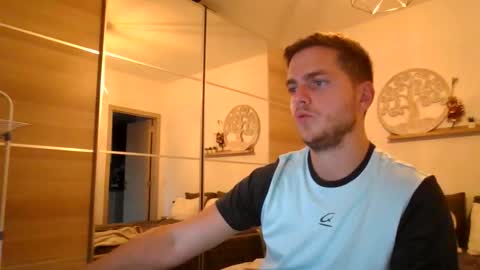 syl092 online show from October 1, 5:30 pm