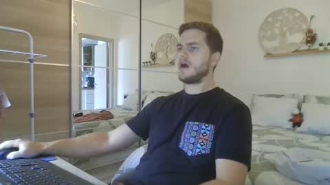 syl092 online show from October 17, 9:12 am